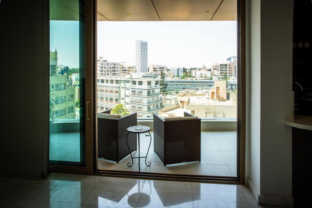 Phaedrus Living: 360 Tower Luxury Flat Apartment Nicosia Exterior photo